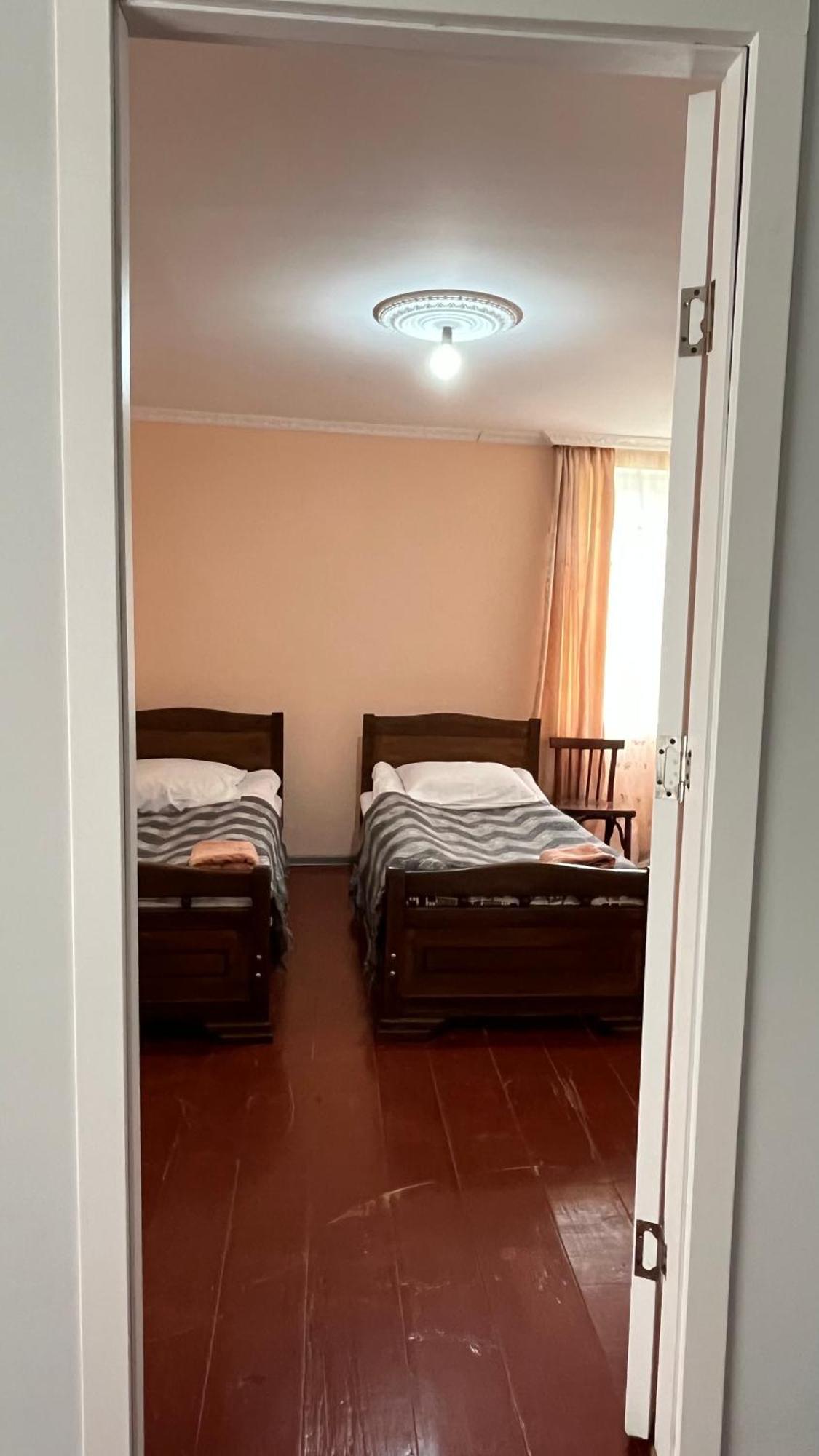 Ciuri'S Guesthouse Zhabeshi Kültér fotó